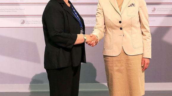 From left to right: Ms Madlen Serban, Director of European Training Foundation; Ms Mārīte Seile, Latvian Minister for Education and Science. Photo: EU2015.LV