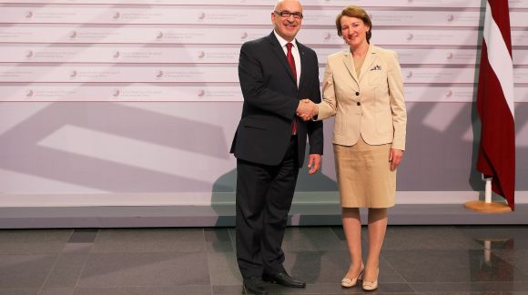 From left to right: Dr Roko Andričević, Deputy Minister, Ministry of Science, Education and Sports of Croatia; Ms Mārīte Seile, Latvian Minister for Education and Science. Photo: EU2015.LV