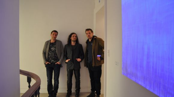 Izstādes atklāšana Laluvjērā. Attēlā (no kreisās): mākslinieki Kristaps Ģelzis, Ivars Drulle un Andris Eglītis.