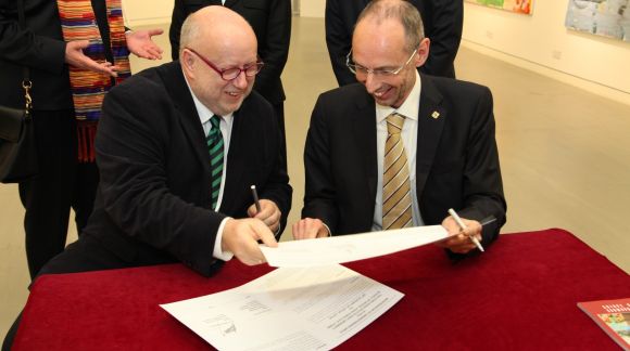 Unterzeichnung des Kooperationsvertrags zwischen der Lettischen Kunstakademie und der HKPU Designschule. Foto: HKPU