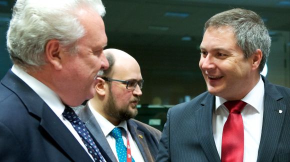No kreisās: Jānis Dūklavs, Latvijas zemkopības ministrs; Dejans Židans, Slovēnijas Lauksaimniecības, mežsaimniecības un pārtikas ministrs. © European Union