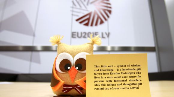 Owls as souvenirs for the Heads of Delegation coming to the informal meeting of the European Union Ministers for Labour and Social Affairs. Photo: EU2015.LV
