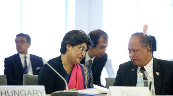 From left to right: Ms Vrinda Sarup, Secretary to Government of India; Mr Muhammad Nasir, Minister of Research, Technology, and Higher Education of Indonesia. Photo: EU2015.LV