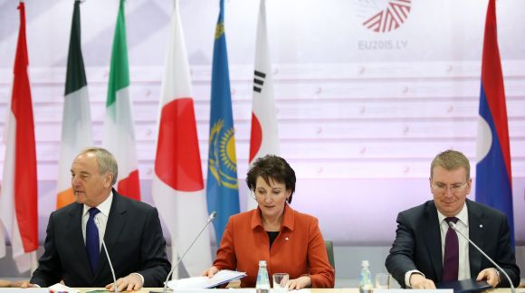 From left to right: Mr Andris Bērziņš, President of the Republic of Latvia; Ms Mārīte Seile, Minister for Education and Science of the Republic of Latvia; Mr Edgars Rinkēvičs, Minister for Foreign Affairs of the Republic of Latvia. Photo: EU2015.LV