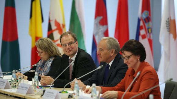 From left to right: Mr Tibor Navracsics, Commissioner for Education, Culture, Youth and Sport; Mr Andris Bērziņš, President of the Republic of Latvia; Ms Mārīte Seile, Minister for Education and Science of the Republic of Latvia. Photo: EU2015.LV