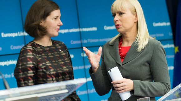 Minister for Economic Affairs of Latvia Dana Reizniece-Ozola and Commissioner for the Internal Market, Industry, Entrepreneurship and SMEs Elżbieta Bieńkowska. © European Union