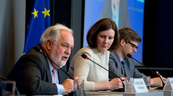 ES klimata politikas un enerģētikas komisārs Migels Ariass Kanjete un Latvijas ekonomikas ministre Dana Reizniece-Ozola. © European Union