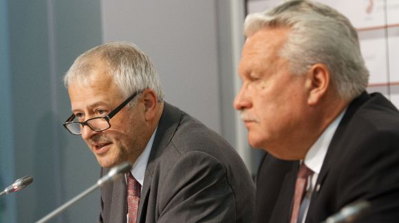 From left to right: Mr Christopher Stopes, President of the IFOAM EU; Mr Jānis Dūklavs, Latvian Minister for Agriculture. Photo: EU2015.LV