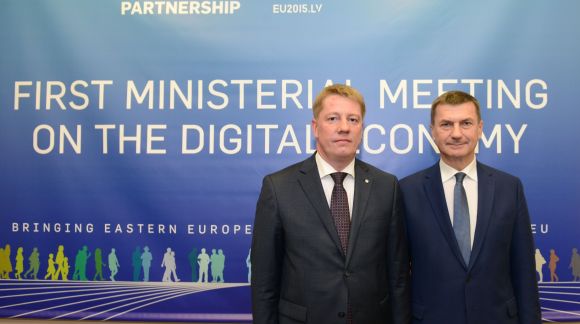 Latvijas satiksmes ministrs Anrijs Matīss un Eiropas Komisijas viceprezidents Andruss Ansips.  © European Union 