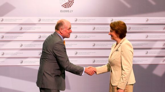 From left to right: Mr Andrew Battarbee, Deputy Director for Skills of United Kingdom; Ms Mārīte Seile, Latvian Minister for Education and Science. Photo: EU2015.LV