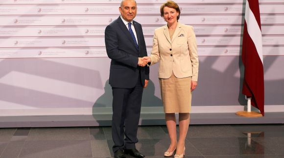 From left to right: Mr Ömer Açıkgöz, Deputy Undersecretary of Turkey; Ms Mārīte Seile, Latvian Minister for Education and Science. Photo: EU2015.LV