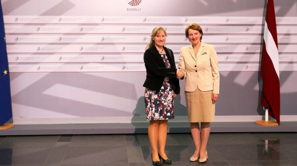 From left to right: Ms Anna Kaczmarek, Chief expert in VET Department Ministry of National Education of Poland; Ms Mārīte Seile, Latvian Minister for Education and Science. Photo: EU2015.LV