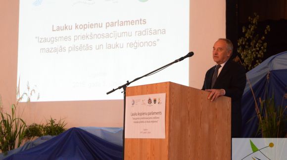 Forum du parlement rural intitulé « Création des conditions nécessaires au développement des petites villes et des zones rurales ». Photo:Forum rural letton.