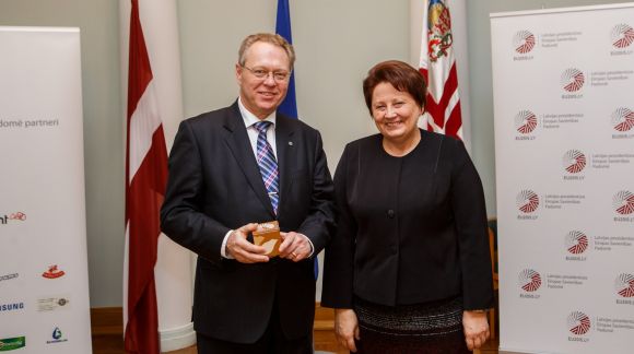 Prime Minister Laimdota Straujuma expresses her gratitude for support to SIA „Latvijas Mobilais Telefons”