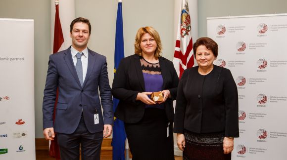 Prime Minister Laimdota Straujuma expresses her gratitude for support to A/S "Rīgas Dzirnavnieks"
