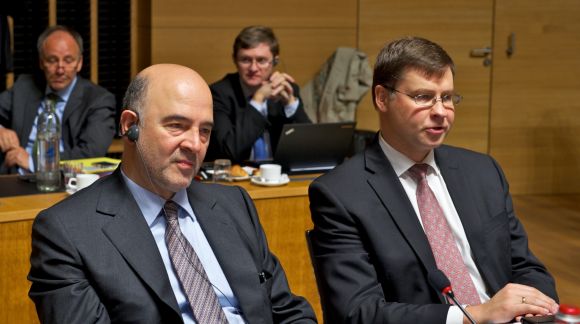 EK Ekonomikas, finanšu, nodokļu un muitas komisārs Pjērs Moskoviči un EK priekšsēdētaja vietnieks eiro un sociālā dialoga jautājumos Valdis Dombrovskis. © European Union